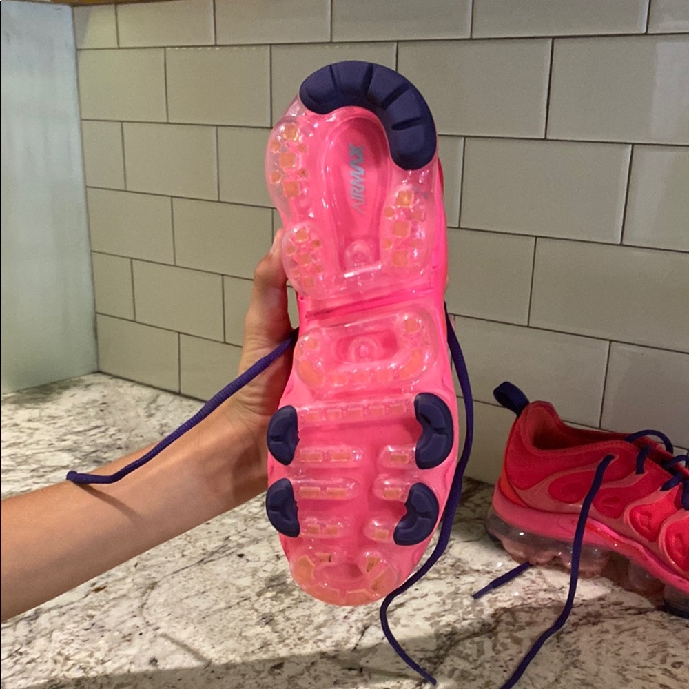 Nike Vibrant Pink and Navy Air VaporMax Plus FOR AN AMAZING PRICE!!! - Picture 3 of 5